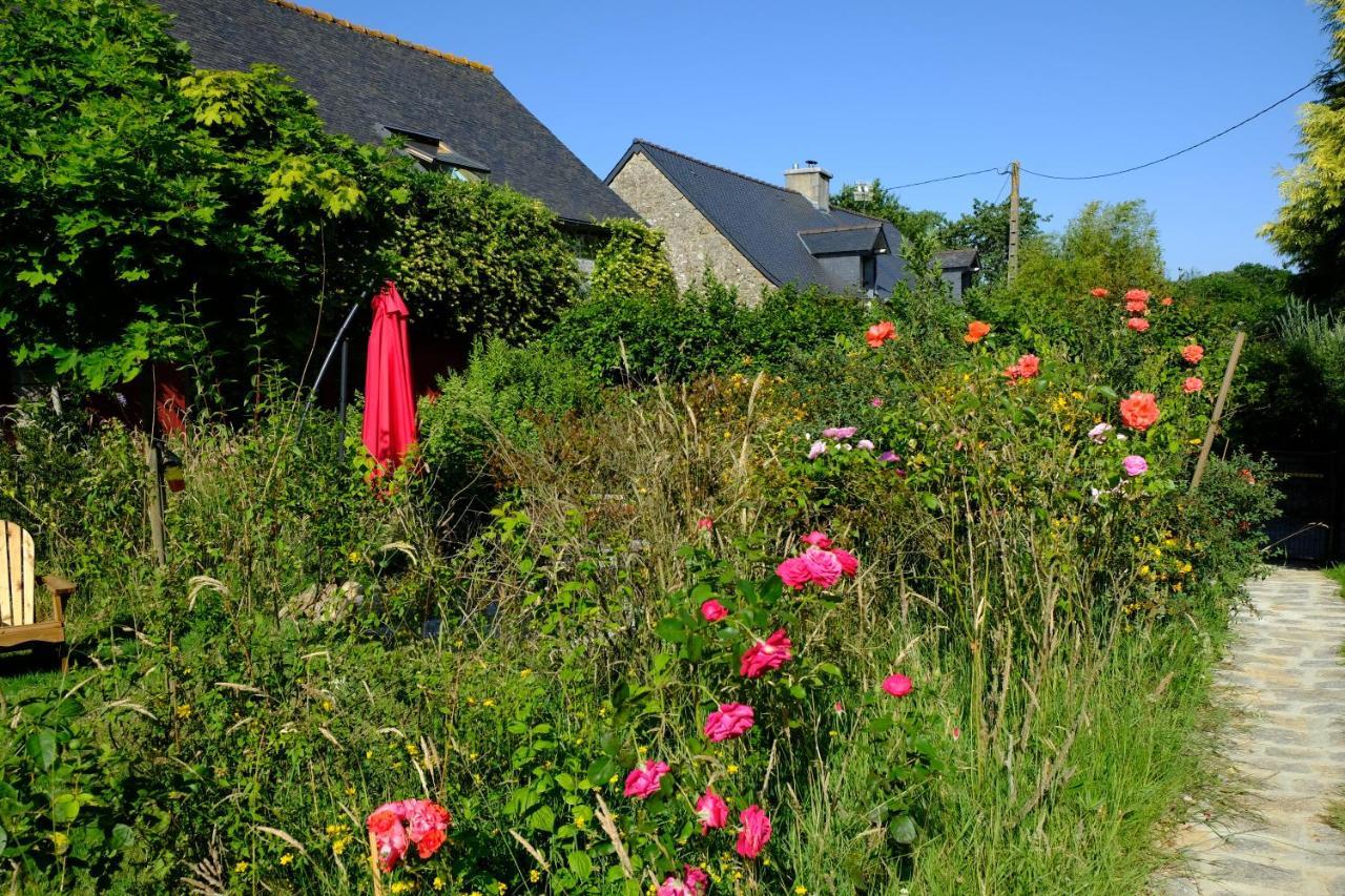 La Maison Jaune A La Janaie Parigne Luaran gambar