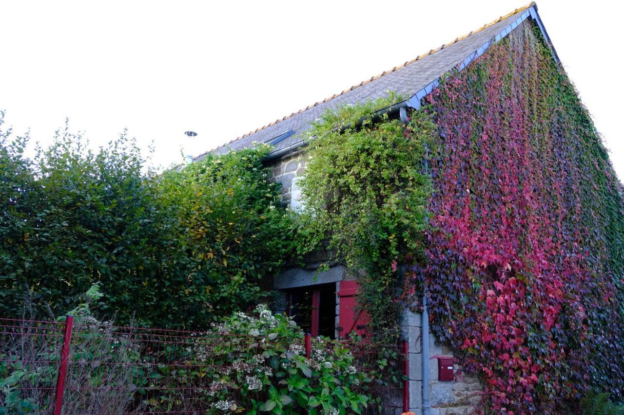 La Maison Jaune A La Janaie Parigne Luaran gambar