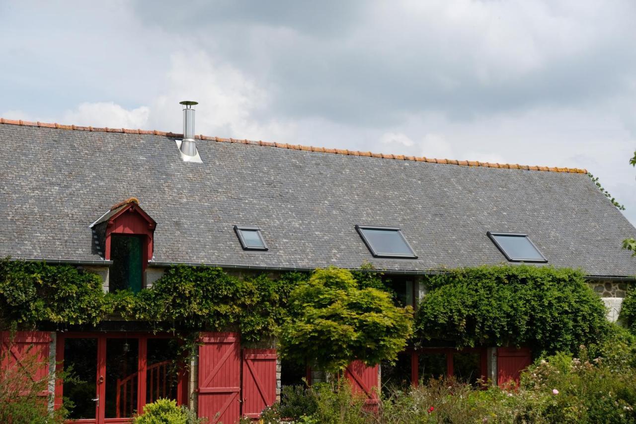 La Maison Jaune A La Janaie Parigne Luaran gambar