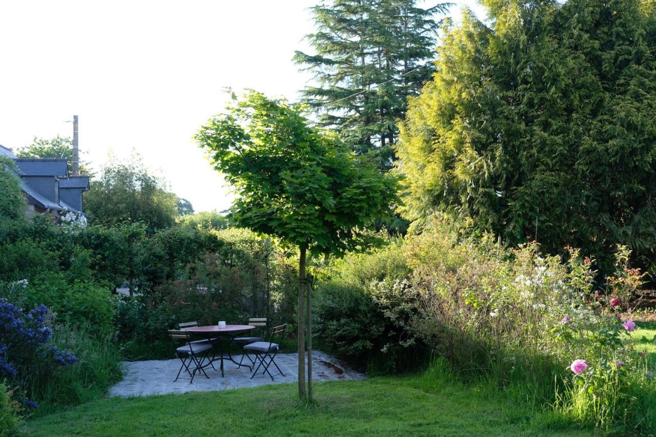 La Maison Jaune A La Janaie Parigne Luaran gambar