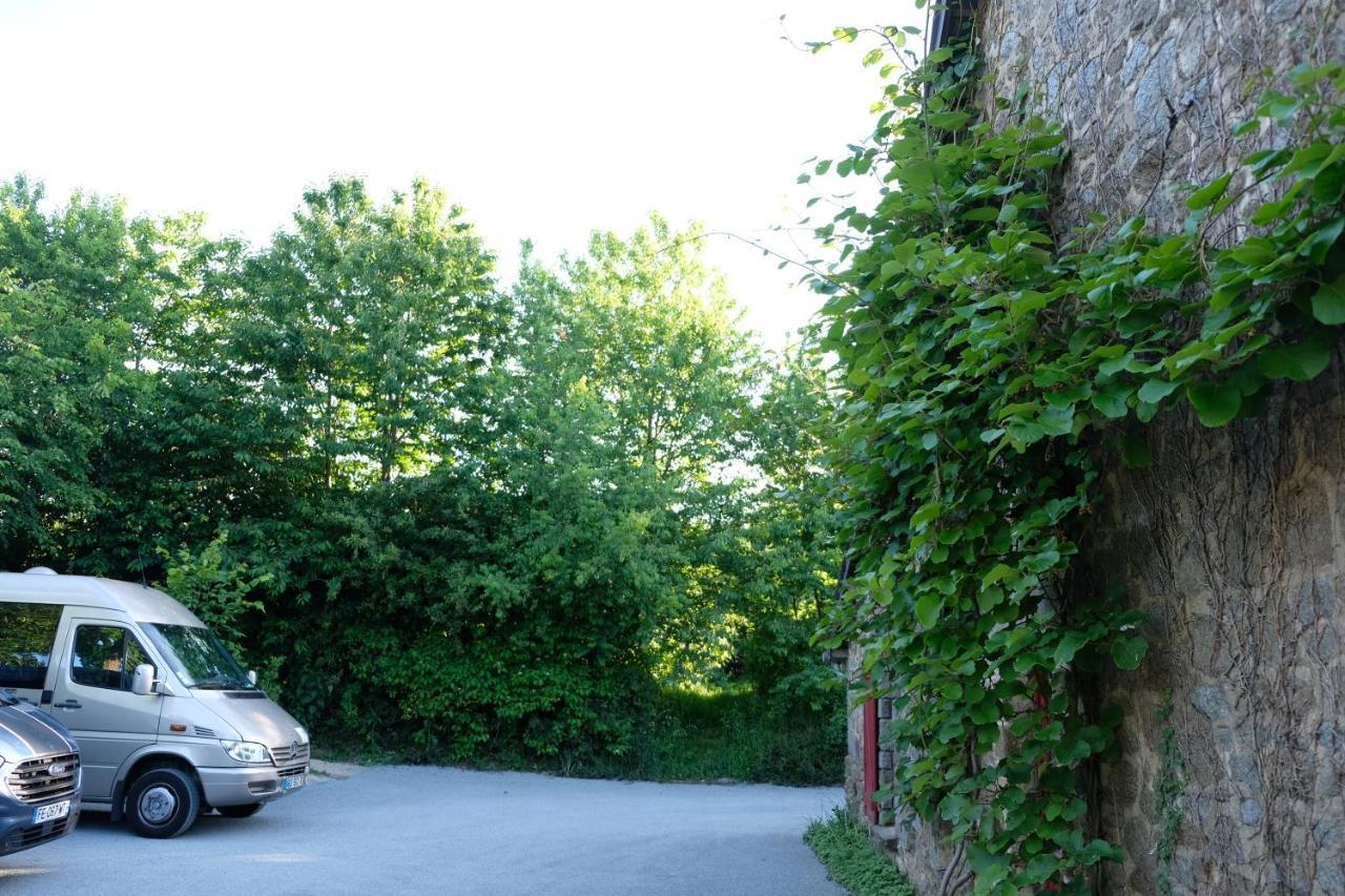 La Maison Jaune A La Janaie Parigne Luaran gambar