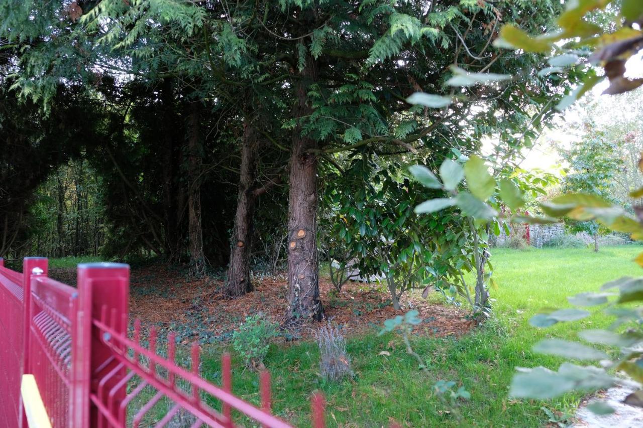 La Maison Jaune A La Janaie Parigne Luaran gambar