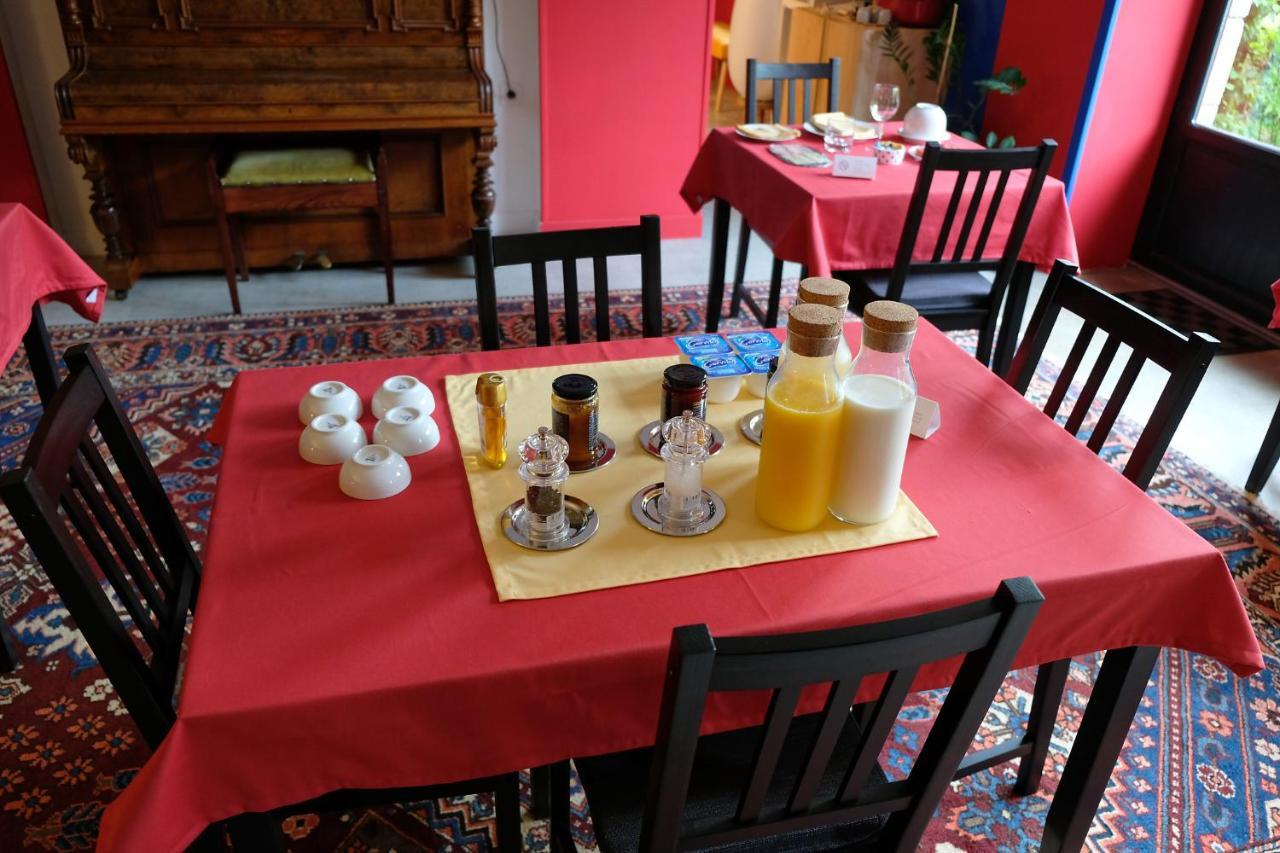 La Maison Jaune A La Janaie Parigne Luaran gambar